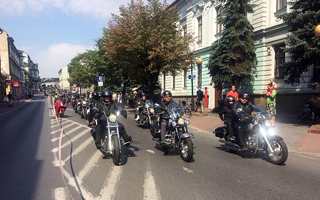 Ponad tysiąc motocyklistów wyruszyło na pielgrzymkę
