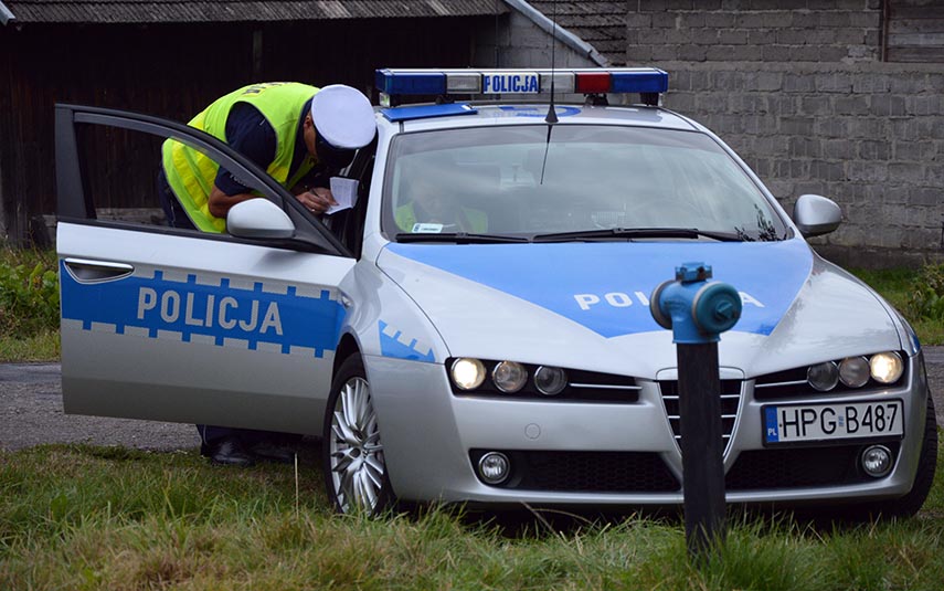 Po długim pościgu z Wadowic policjanci zatrzymali w Woźnikach pijanego kierowcę