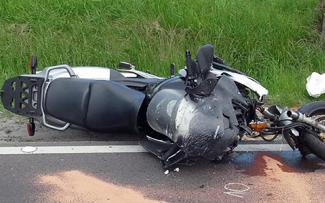 W zderzeniu z osobówką zginął motocyklista
