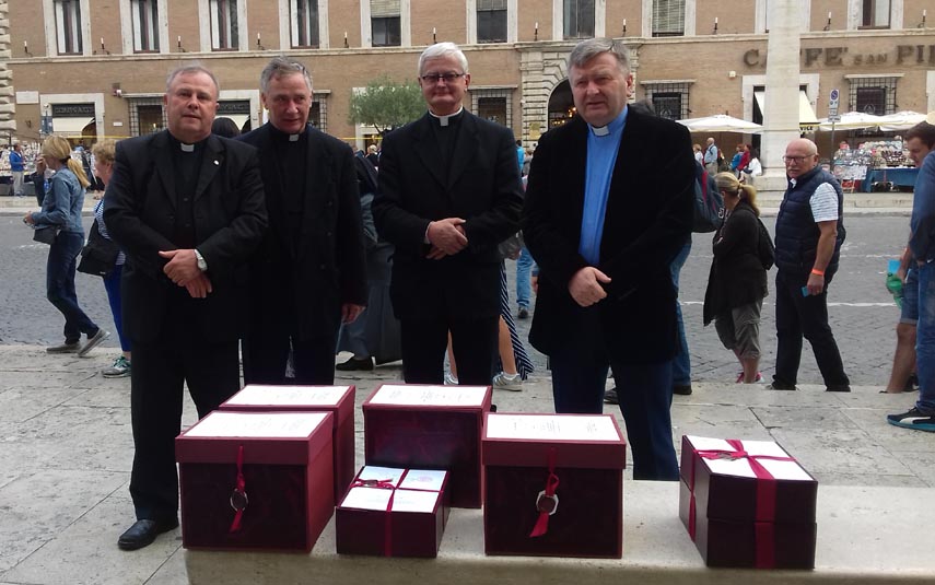 Akta procesu beatyfikacyjnego ojca Rudolfa Warzechy już w Rzymie