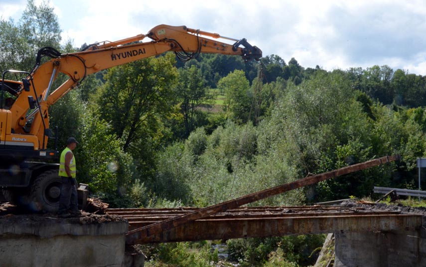 W Leśnicy powstaje nowy most. Będzie dłuższy i szerszy