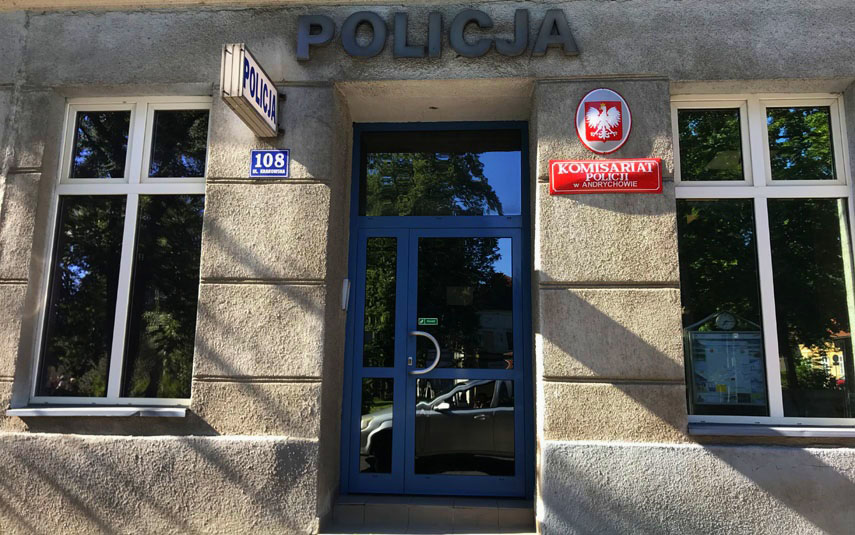 Znaleziony telefon do odebrania w andrychowskim komisariacie policji