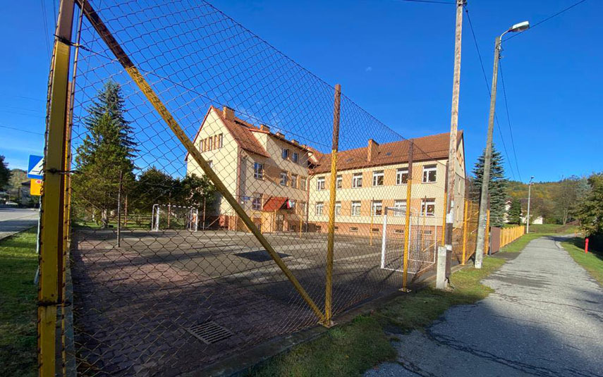 W Ponikwi nie będzie Orlika, ale wyremontują stare betonowe boisko