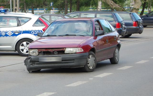 Stłuczka trzech samochodów na ulicy Sienkiewicza