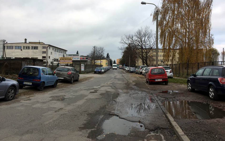 Dziurawa ulica Fabryczna w Wadowicach doczeka się remontu?