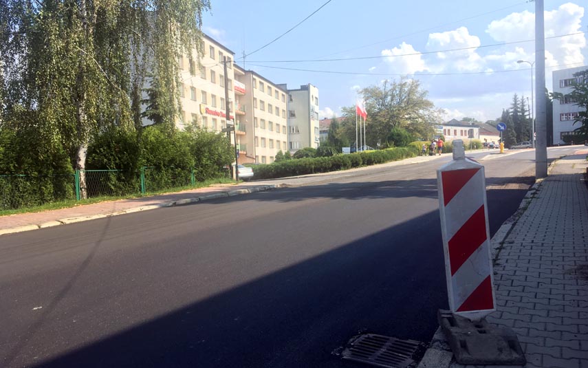 Burmistrz Klinowski wyremontował staroście Kalińskiemu drogę pod miejscem pracy