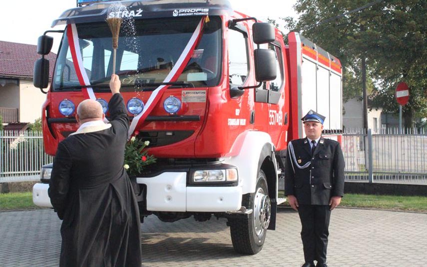 OSP w Stanisławiu Dolnym ma nowy samochód strażacki
