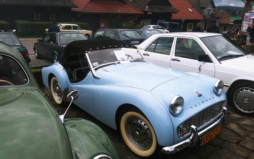 Ponad 130 zabytkowych aut pojawiło się na lanckorońskim rynku