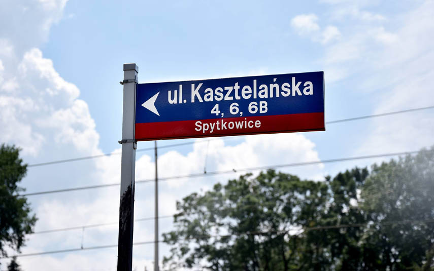 W Spytkowicach wzięli się za wymianę tablic z nazwami ulic