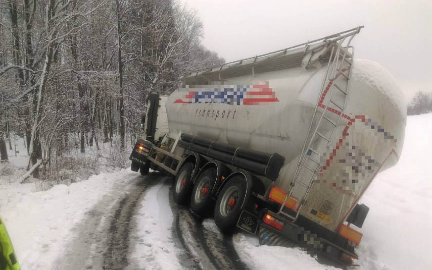Ciężarówki przyblokowały drogi w Nidku i Andrychowie
