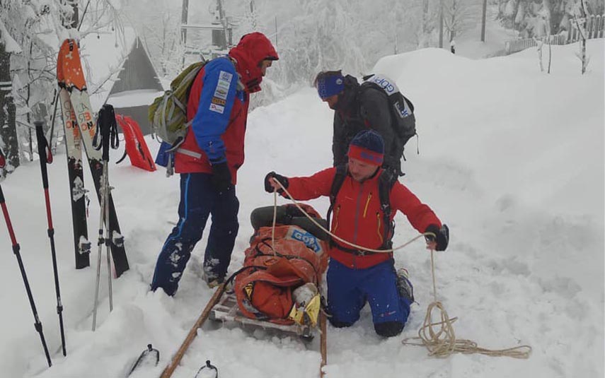 Ciężkie warunki w górach. Ratownicy GOPR ratowali turystę w Chatce na Potrójnej