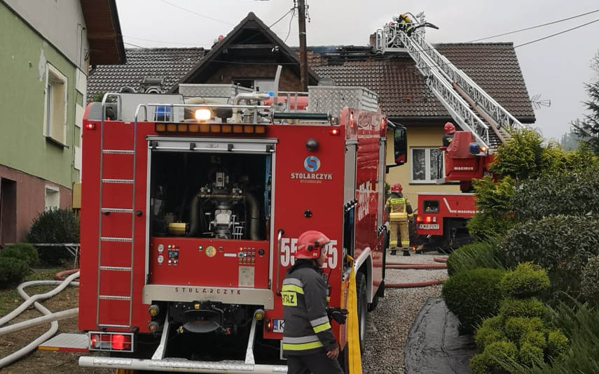 Pożar domu w Witanowicach. Zapaliło się na poddaszu