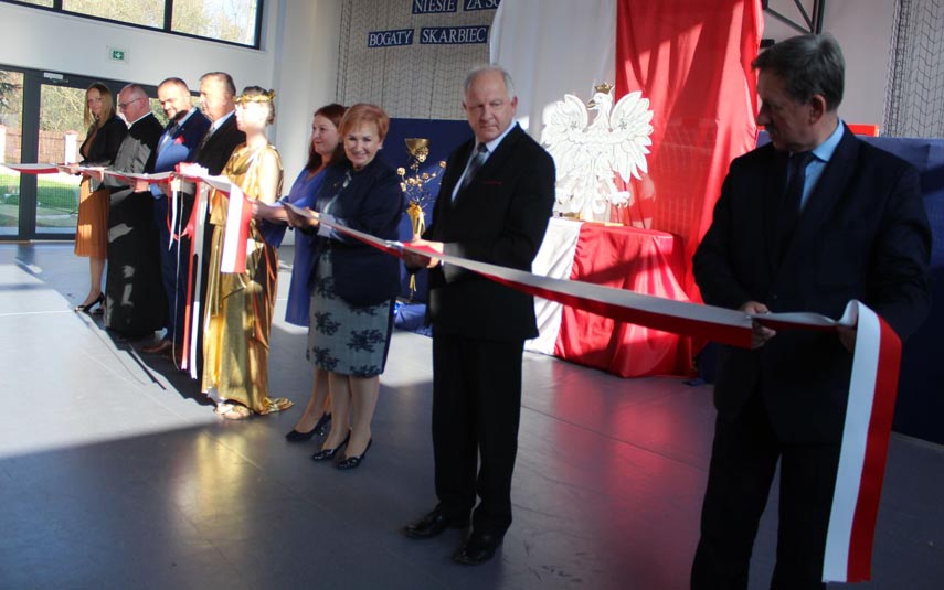 W Barwałdzie Górnym z pompą otwarto nową salę gimnastyczną