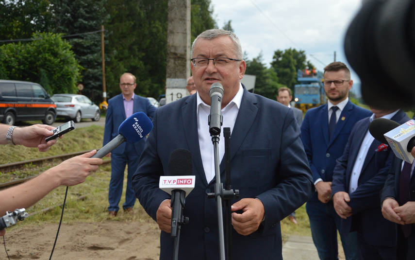 Minister Adamczyk zainaugurował remont linii kolejowej nr 117