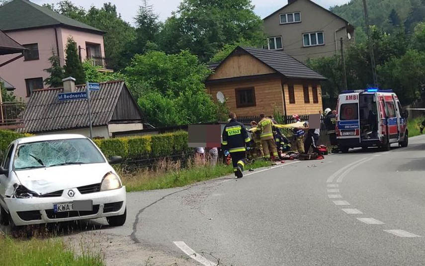 Na drodze między Andrychowem a Żywcem zginął motocyklista i jego pasażerka