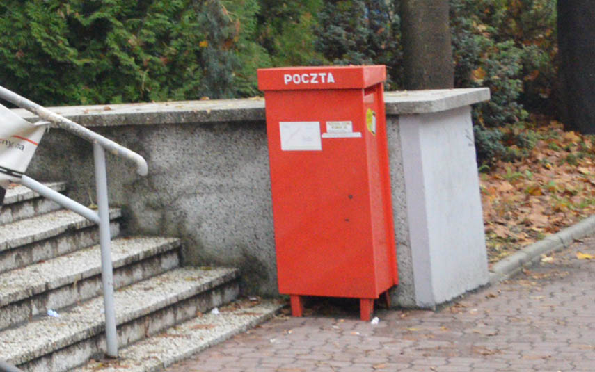 Poczta Polska wysyła po nocy maile do włodarzy o przekazanie danych ze spisu wyborców
