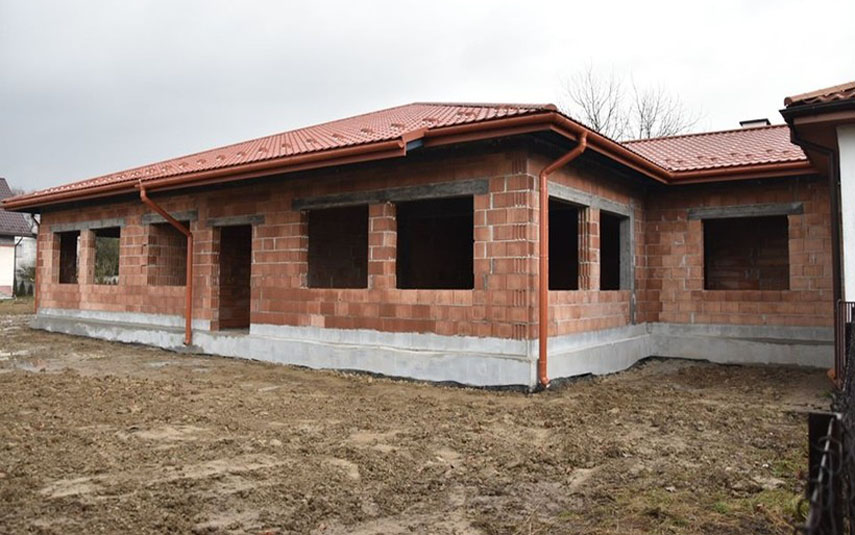 Zakończono pierwszy etap rozbudowy podstawówki w Spytkowicach. Powstanie tu żłobek