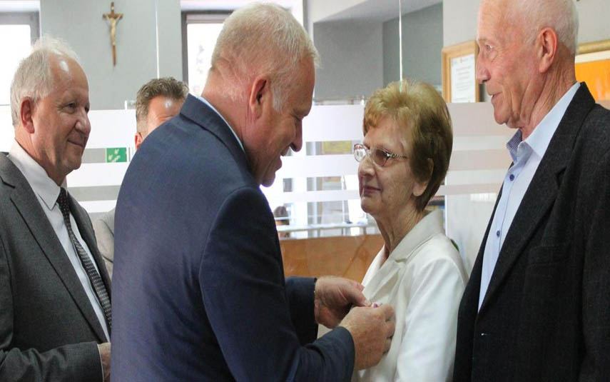 18 par z Kalwarii Zebrzydowskiej obchodziło uroczyście 50 lat małżeństwa. Dostali medale od prezydenta