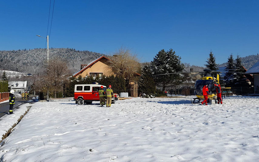 Dramatyczna akcja ratownicza w Zagórniku. Interweniowali strażacy i śmigłowiec LPR