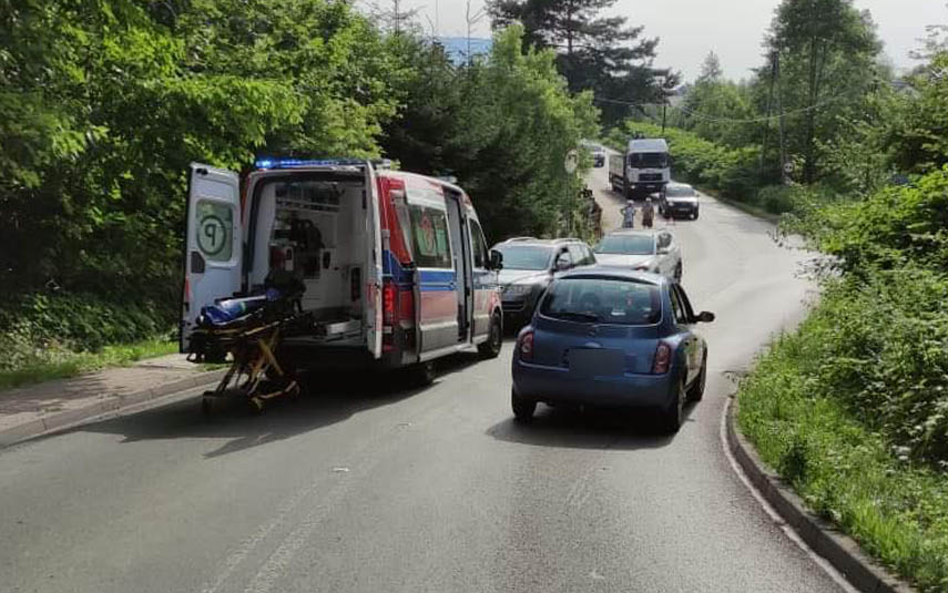 Potrącenie rowerzysty w Andrychowie. Mężczyzna trafił do szpitala