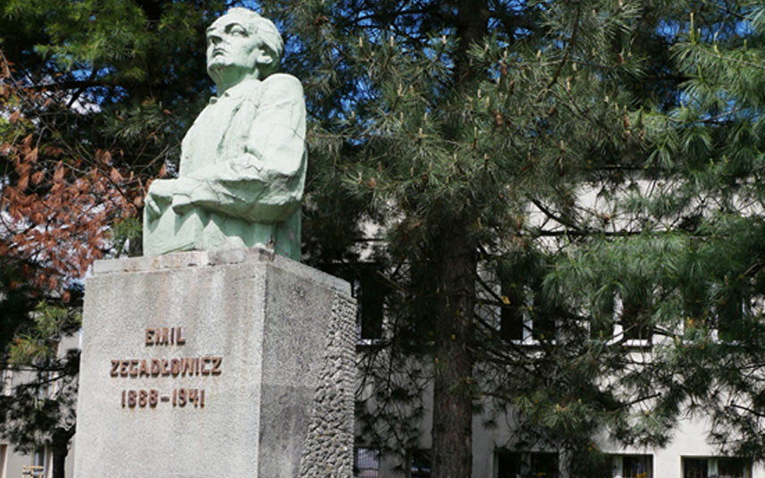Renowacja pomnika Zegadłowicza już nie taka prosta…
