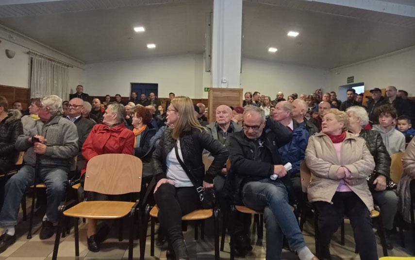 140 osób na zebraniu wójta Tomic w sprawie PSZOK. Do protestu dołączył radny powiatowy