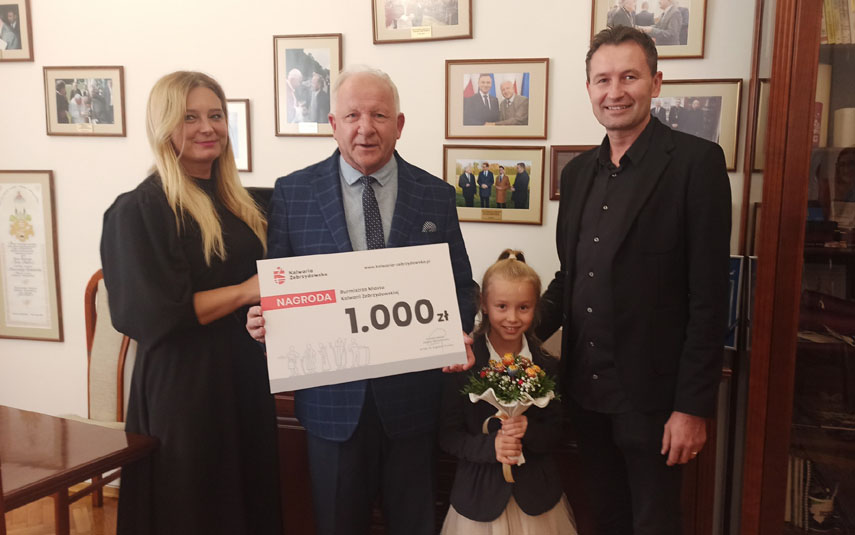 Burmistrz nagrodził Martynkę za jej osiągnięcia w tańcu