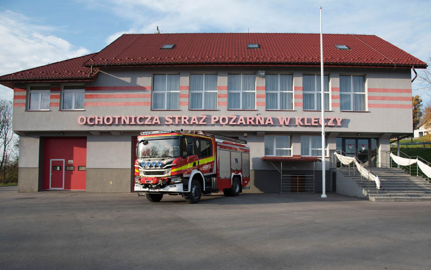 Strażacy z OSP Klecza hucznie przywitali nowy wóz