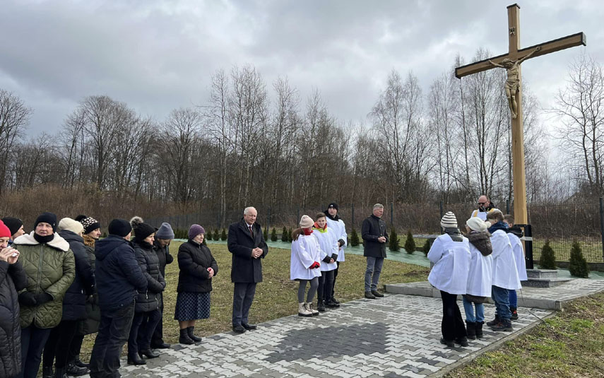 Historyczne wydarzenie. w Barwałdzie poświęcono nowy cmentarz