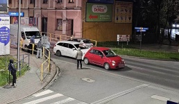 Wieczorna kolizja trzech aut w centrum Andrychowa